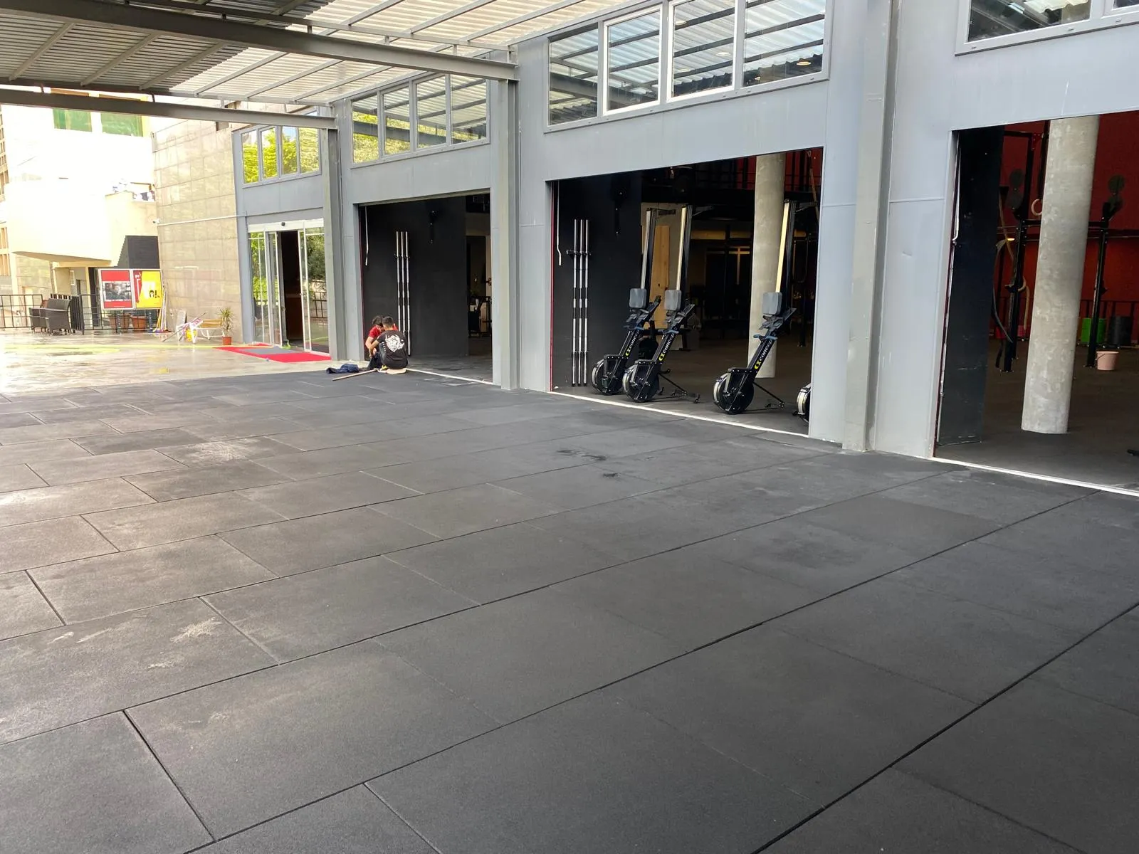 CrossFit Backstreet Oran 150 m² açık antrenman alanı